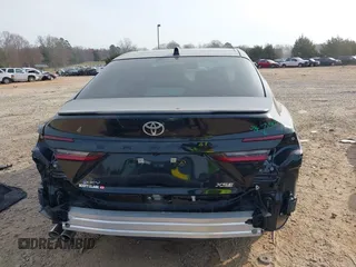 2025 Toyota Camry LE z VIN 4T1DAACK9SU111395, wystawiony jako IAAI lot #41782794 z przebiegiem 249 mil mil oraz . Historia ofert i sprzedaży dostępna na DreamBid. Obrazek 17.