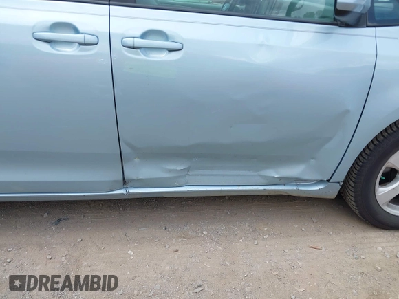 2017 Toyota Sienna LE Auto Access Seat with VIN 5TDKZ3DC5HS831376, listed as a IAAI auction lot 42508517 with 80,560 mi miles and . Bid and sale history available at DreamBid. Image 6.