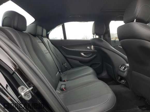 2019 Mercedes-Benz E 300 z VIN WDDZF4KBXKA673571, wystawiony jako Copart lot #52425625 z przebiegiem 32 605 mil mil oraz Szkoda całkowita • Salvage title. Historia ofert i sprzedaży dostępna na DreamBid. Obrazek 10.
