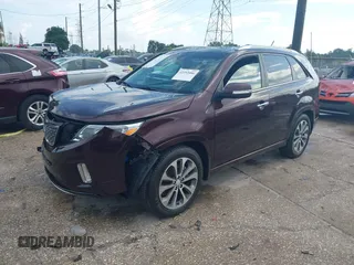 2014 Kia Sorento SX z VIN 5XYKW4A77EG548993, wystawiony jako IAAI lot #42392086 z przebiegiem 29 671 mil mil oraz . Historia ofert i sprzedaży dostępna na DreamBid. Obrazek 2.