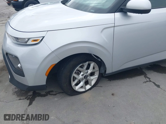 2020 Kia Soul LX with VIN KNDJ23AU7L7005578, listed as a IAAI auction lot 42074848 with 162,185 mi miles. Bid and sale history available at carsss.com. Image 6.