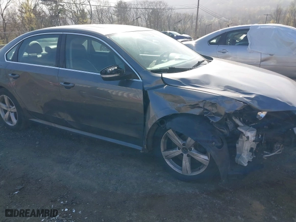 2013 Volkswagen Passat SE with VIN 1VWBP7A36DC039148, listed as a IAAI auction lot 42075823 with 196,734 mi miles. Bid and sale history available at carsss.com. Image 12.
