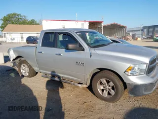 2018 Ram 1500 SLT z VIN 1C6RR6GG2JS119281, wystawiony jako IAAI lot #41897492 z przebiegiem 242 877 mil mil oraz . Historia ofert i sprzedaży dostępna na DreamBid. Obrazek 13.