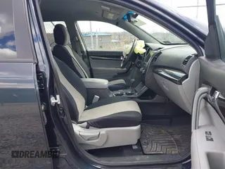 2013 Kia Sorento LX with VIN 5XYKT4A21DG333508, listed as a IAAI auction lot 41863120 with 110,219 mi miles. Bid and sale history available at carsss.com. Image 5.