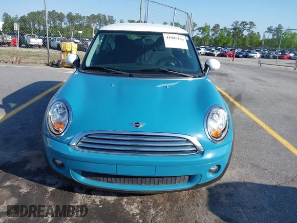 2008 MINI Hardtop with VIN WMWMF33568TT67727, listed as a IAAI auction lot 41985166 with 158,579 mi miles and . Bid and sale history available at DreamBid. Image 12.