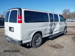 2018 Chevrolet Express Passenger LT z VIN 1GAZGPFGXJ1326392, wystawiony jako IAAI lot #41591765 z przebiegiem 350 366 mil mil oraz . Historia ofert i sprzedaży dostępna na DreamBid. Obrazek 4.