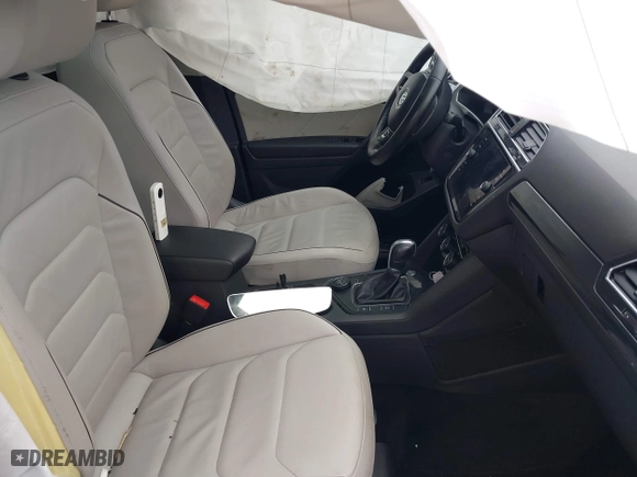 2019 Volkswagen Tiguan SEL Premium with VIN 3VV4B7AXXKM053709, listed as a IAAI auction lot 40840656 with 60,970 mi miles. Bid and sale history available at carsss.com. Image 5.