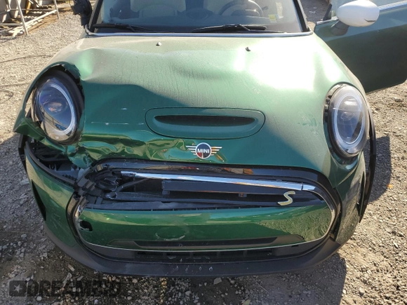 2022 MINI Hardtop Cooper SE with VIN WMW13DJ01N2R00366, listed as a Copart auction lot 81752854 with Not provided miles and Non repairable. Bid and sale history available at DreamBid. Image 11.