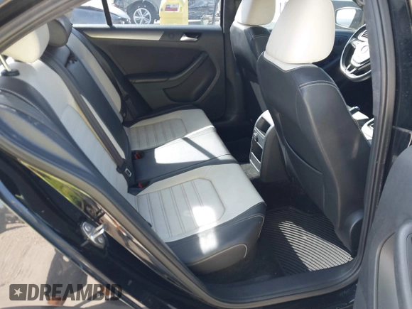 2016 Volkswagen Jetta Sport z VIN 3VWD17AJ9GM412257, wystawiony jako IAAI lot #41880133 z przebiegiem 119 692 mil mil oraz . Historia ofert i sprzedaży dostępna na DreamBid. Obrazek 8.