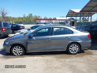 2011 Volkswagen Jetta Sedan SE PZEV with VIN 3VWDZ7AJ0BM306023, listed as a IAAI auction lot 42059241 with 176,879 mi miles. Bid and sale history available at carsss.com. Image 14.