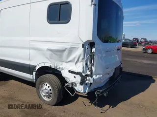 2023 Ford Transit z VIN 1FTYE2C84PKB90935, wystawiony jako IAAI lot #41649489 z przebiegiem 3 272 mil mil oraz . Historia ofert i sprzedaży dostępna na DreamBid. Obrazek 21.
