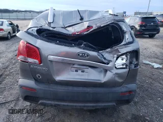 2013 Kia Sorento LX with VIN 5XYKTDA24DG368043, listed as a Copart auction lot 42010575 with 160,825 mi miles and Salvage Title. Bid and sale history available at carsss.com. Image 6.