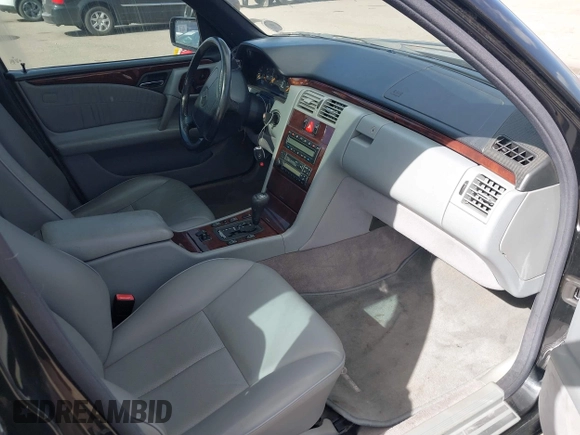 1998 Mercedes-Benz E-Class with VIN WDBJF65F0WA476690, listed as a IAAI auction lot 40646024 with 199,593 mi miles. Bid and sale history available at carsss.com. Image 5.