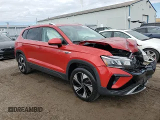 2024 Volkswagen Taos SE z VIN 3VVUX7B25RM025489, wystawiony jako Copart lot #55834005 z przebiegiem 19 985 mil mil oraz Szkoda całkowita • Salvage title. Historia ofert i sprzedaży dostępna na DreamBid. Obrazek 4.