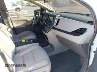 2018 Toyota Sienna XLE Auto Access Seat with VIN 5TDYZ3DC9JS960124, listed as a IAAI auction lot 41674758 with 109,021 mi miles. Bid and sale history available at carsss.com. Image 5.