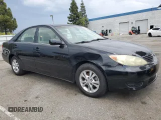 2006 Toyota Camry LE z VIN 4T1BF32K56U621741, wystawiony jako Copart lot #59577595 z przebiegiem 189 155 mil mil oraz Czysty tytuł • Clean title. Historia ofert i sprzedaży dostępna na DreamBid. Obrazek 4.