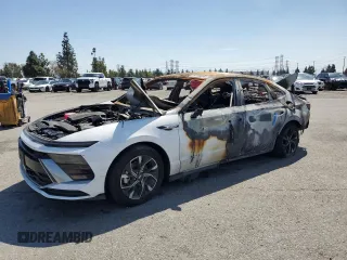 2024 Hyundai Sonata SEL z VIN KMHL64JA9RA421177, wystawiony jako Copart lot #49733585 z przebiegiem Nie podano mil oraz Nie do naprawy • Non repairable. Historia ofert i sprzedaży dostępna na DreamBid. Obrazek 1.