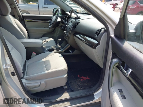 2013 Kia Sorento LX with VIN 5XYKT3A6XDG361675, listed as a IAAI auction lot 42402112 with 172,414 mi miles and . Bid and sale history available at DreamBid. Image 5.
