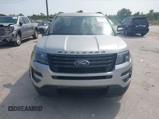 2018 Ford Police Interceptor Utility z VIN 1FM5K8AR4JGC95328, wystawiony jako IAAI lot #42295227 z przebiegiem 119 872 mil mil oraz . Historia ofert i sprzedaży dostępna na DreamBid. Obrazek 12.