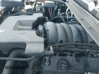 2019 Chevrolet Suburban LS z VIN 1GNSCGKC4KR244725, wystawiony jako IAAI lot #43452942 z przebiegiem 65 997 mil mil oraz . Historia ofert i sprzedaży dostępna na DreamBid. Obrazek 19.