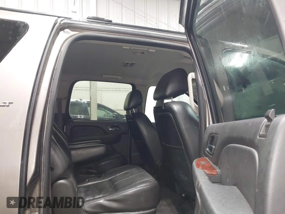 2014 GMC Yukon XL SLT with VIN 1GKS2KE76ER166776, listed as a IAAI auction lot 41056887 with 206,773 mi miles. Bid and sale history available at carsss.com. Image 8.