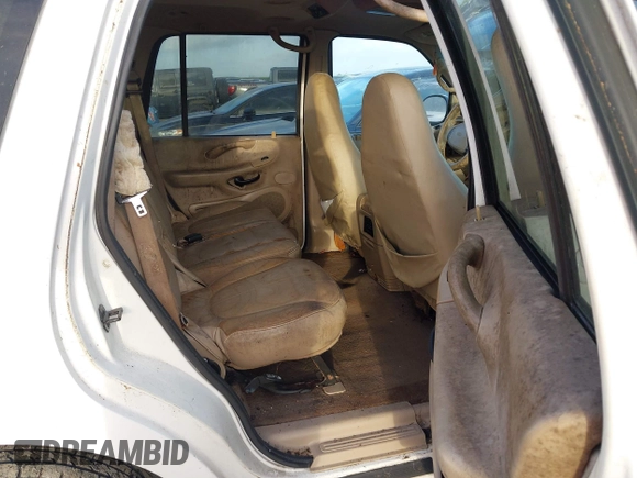 2000 Ford Expedition XLT with VIN 1FMRU1563YLA49729, listed as a IAAI auction lot 40613084 with 1 mi miles. Bid and sale history available at carsss.com. Image 8.