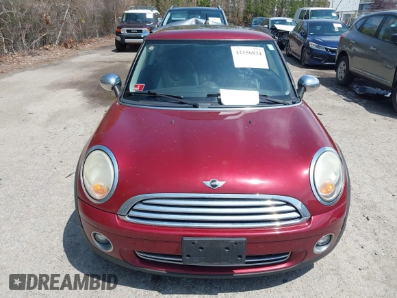 2008 MINI Hardtop with VIN WMWMF33508TU65961, listed as a IAAI auction lot 42156834 with 175,183 mi miles and . Bid and sale history available at DreamBid. Image 6.