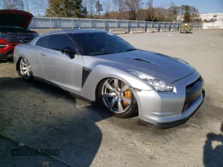 2009 Nissan GT-R Premium z VIN JN1AR54F49M252803, wystawiony jako Copart lot #83905134 z przebiegiem Nie podano mil oraz Nie do naprawy • Non repairable. Historia ofert i sprzedaży dostępna na DreamBid. Obrazek 4.
