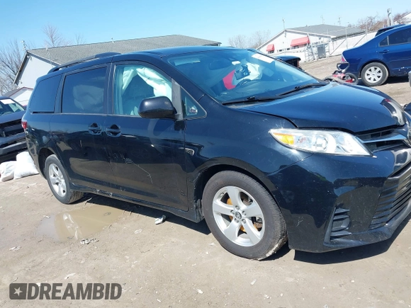 2018 Toyota Sienna LE Auto Access Seat with VIN 5TDKZ3DC3JS926847, listed as a IAAI auction lot 41969008 with 97,189 mi miles. Bid and sale history available at carsss.com. Image 14.