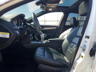 2014 Mercedes-Benz C 300 Sport z VIN WDDGF8AB1EA929598, wystawiony jako Copart lot #57787774 z przebiegiem 115 671 mil mil oraz Szkoda całkowita • Salvage title. Historia ofert i sprzedaży dostępna na DreamBid. Obrazek 7.