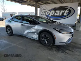 2024 Toyota Prius LE z VIN JTDACAAU8R3019538, wystawiony jako Copart lot #56960185 z przebiegiem 33 490 mil mil oraz Szkoda całkowita • Salvage title. Historia ofert i sprzedaży dostępna na DreamBid. Obrazek 4.