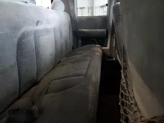 1999 GMC Sierra 2500 z VIN 1GTGK29R3XF020000, wystawiony jako Copart lot #53698755 z przebiegiem 241 366 mil mil oraz Szkody całkowita. Historia ofert i sprzedaży dostępna na DreamBid. Obrazek 11.