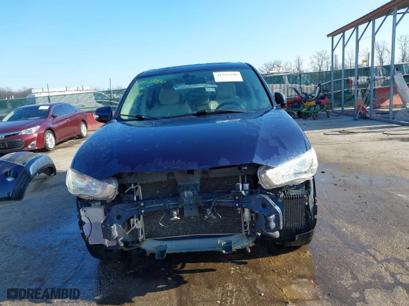 2010 Mitsubishi Outlander GT with VIN JA4JT5AX3AZ015815, listed as a IAAI auction lot 41517180 with 122,020 mi miles. Bid and sale history available at carsss.com. Image 13.