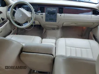 2006 Lincoln Town Car Signature z VIN 1LNHM81WX6Y645415, wystawiony jako Copart lot #57939425 z przebiegiem 91 829 mil mil oraz Szkoda całkowita • Salvage title. Historia ofert i sprzedaży dostępna na DreamBid. Obrazek 8.