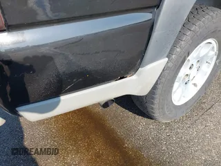 2004 Chevrolet Suburban LT z VIN 3GNFK16T64G278549, wystawiony jako IAAI lot #42569901 z przebiegiem 279 382 mil mil oraz . Historia ofert i sprzedaży dostępna na DreamBid. Obrazek 6.