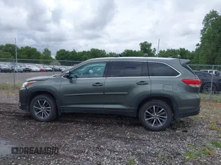 2018 Toyota Highlander SE with VIN 5TDJZRFH9JS823049, listed as a IAAI auction lot 39639165 with 85,990 mi miles and . Bid and sale history available at DreamBid. Image 14.