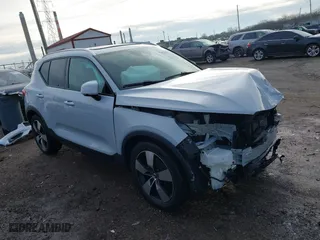 2021 Volvo XC40 Momentum with VIN YV4162UK2M2409330, listed as a IAAI auction lot 41206272 with 44,407 mi miles. Bid and sale history available at carsss.com. Image 1.