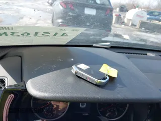 2024 Kia K5 GT-Line z VIN 5XXG64J28RG255382, wystawiony jako IAAI lot #41516382 z przebiegiem 12 330 mil mil oraz . Historia ofert i sprzedaży dostępna na DreamBid. Obrazek 11.