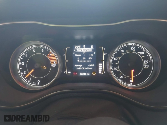 2020 Jeep Cherokee Altitude z VIN 1C4PJMLX9LD644816, wystawiony jako IAAI lot #42400461 z przebiegiem 32 235 mil mil oraz . Historia ofert i sprzedaży dostępna na DreamBid. Obrazek 7.