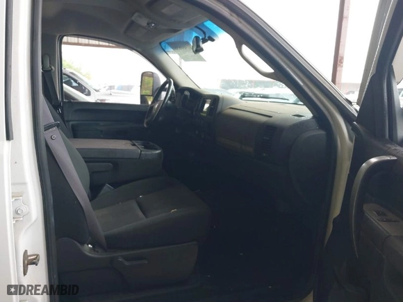 2011 Chevrolet Silverado 2500HD LT with VIN 1GC1KXCG5BF224042, listed as a IAAI auction lot 41960855 with 1 mi miles. Bid and sale history available at carsss.com. Image 5.