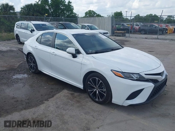 2020 Toyota Camry SE z VIN 4T1G11AK7LU975234, wystawiony jako IAAI lot #41912569 z przebiegiem 114 547 mil mil oraz . Historia ofert i sprzedaży dostępna na DreamBid. Obrazek 1.