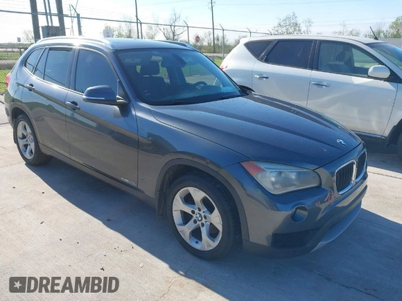 2014 BMW X1 sDrive28i z VIN WBAVM1C57EVW47767, wystawiony jako IAAI lot #41867313 z przebiegiem 90 431 mil mil oraz . Historia ofert i sprzedaży dostępna na DreamBid. Obrazek 1.