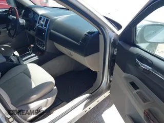 2005 Chrysler 300 with VIN 2C3AA63HX5H125777, listed as a IAAI auction lot 41843281 with 115,034 mi miles. Bid and sale history available at carsss.com. Image 5.