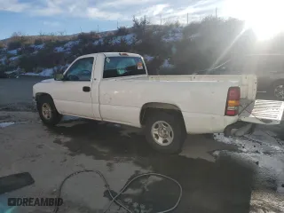 2002 Chevrolet Silverado 1500 with VIN 1GCEC14X22Z211712, listed as a Copart auction lot 42213335 with 180,836 mi miles and Salvage Title. Bid and sale history available at carsss.com. Image 2.