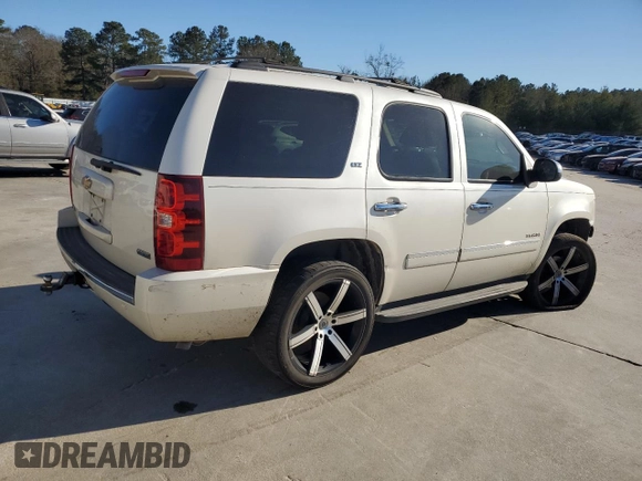 2010 Chevrolet Tahoe LTZ z VIN 1GNUCCE07AR209260, wystawiony jako Copart lot #89084135 z przebiegiem 286 975 mil mil oraz Szkoda całkowita • Salvage title. Historia ofert i sprzedaży dostępna na DreamBid. Obrazek 3.