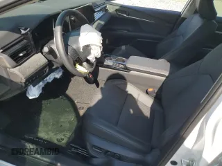 2025 Toyota Camry LE z VIN 4T1DAACK9SU054048, wystawiony jako Copart lot #53659075 z przebiegiem 3 568 mil mil oraz Szkoda całkowita • Salvage title. Historia ofert i sprzedaży dostępna na DreamBid. Obrazek 7.