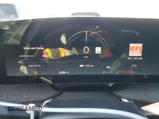 2023 Lucid Air Pure z VIN 50EA1PFA0PA006195, wystawiony jako Copart lot #49089274 z przebiegiem 5298 mil mil oraz Szkody całkowita. Historia ofert i sprzedaży dostępna na DreamBid. Obrazek 9.