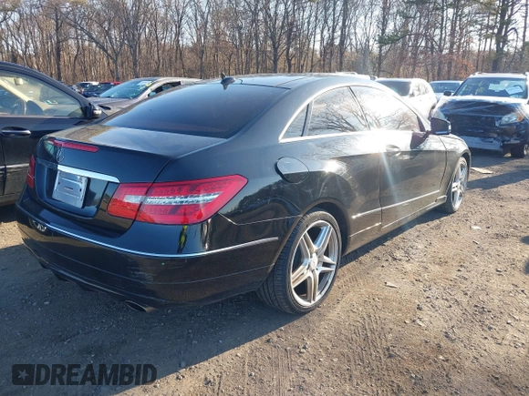 2013 Mercedes-Benz E-Class E 350 with VIN WDDKJ8JB5DF213183, listed as a IAAI auction lot 41891419 with 132,564 mi miles. Bid and sale history available at carsss.com. Image 4.