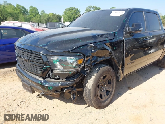 2021 Ram 1500 Big Horn z VIN 1C6RREFT1MN769814, wystawiony jako IAAI lot #42052424 z przebiegiem 71 958 mil mil oraz . Historia ofert i sprzedaży dostępna na DreamBid. Obrazek 6.