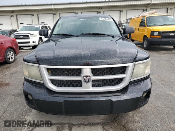 2008 Dodge Dakota SXT z VIN 1D7HW38K28S592709, wystawiony jako Copart lot #55326725 z przebiegiem 193 137 mil mil oraz Szkoda całkowita • Salvage title. Historia ofert i sprzedaży dostępna na DreamBid. Obrazek 5.